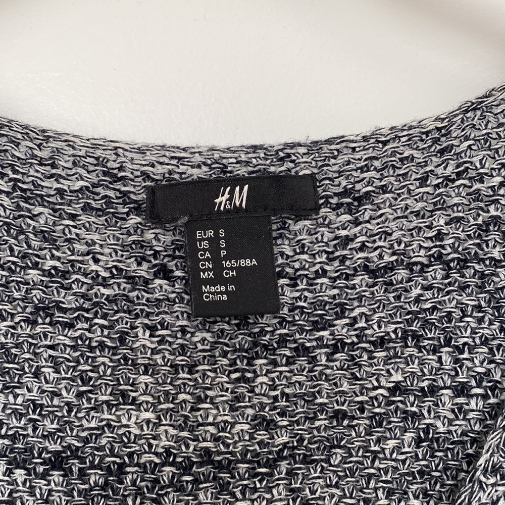 H&M Sweater - Picture 2 of 3